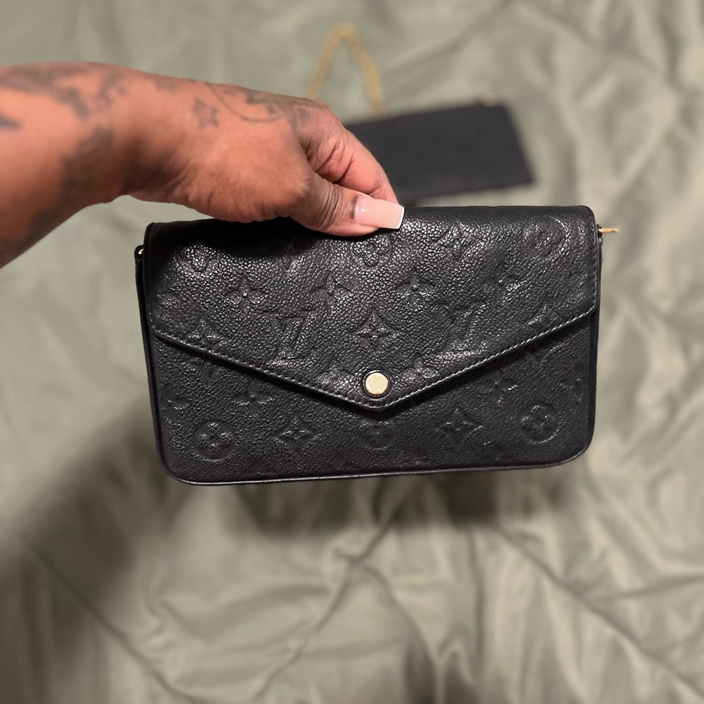 Louis Vuitton Feliche a pouch w/ gold chain - Picture 3 of 8